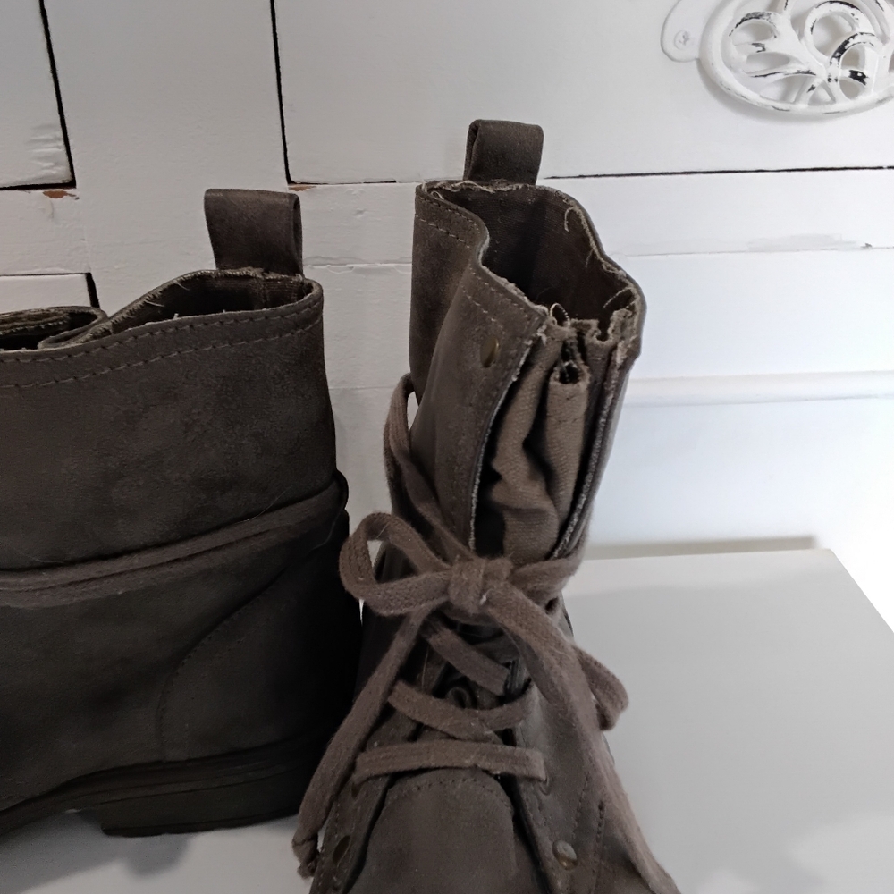 Roxy Women's Distressed Moto Boots EUC - Picture 4 of 8